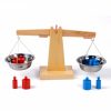 Balance en Bois avec ses Poids Montessori